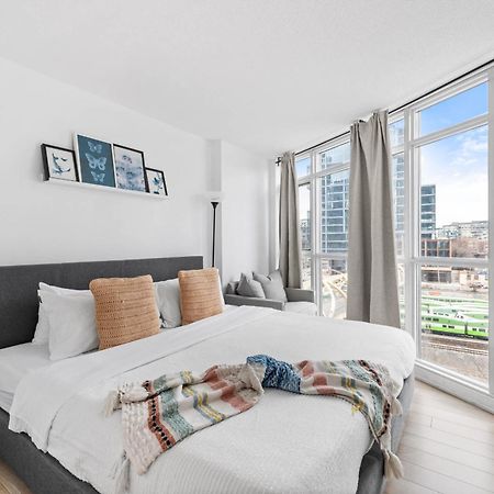 Charming Condo Near Rogers Centre With Parking Toronto Exterior photo